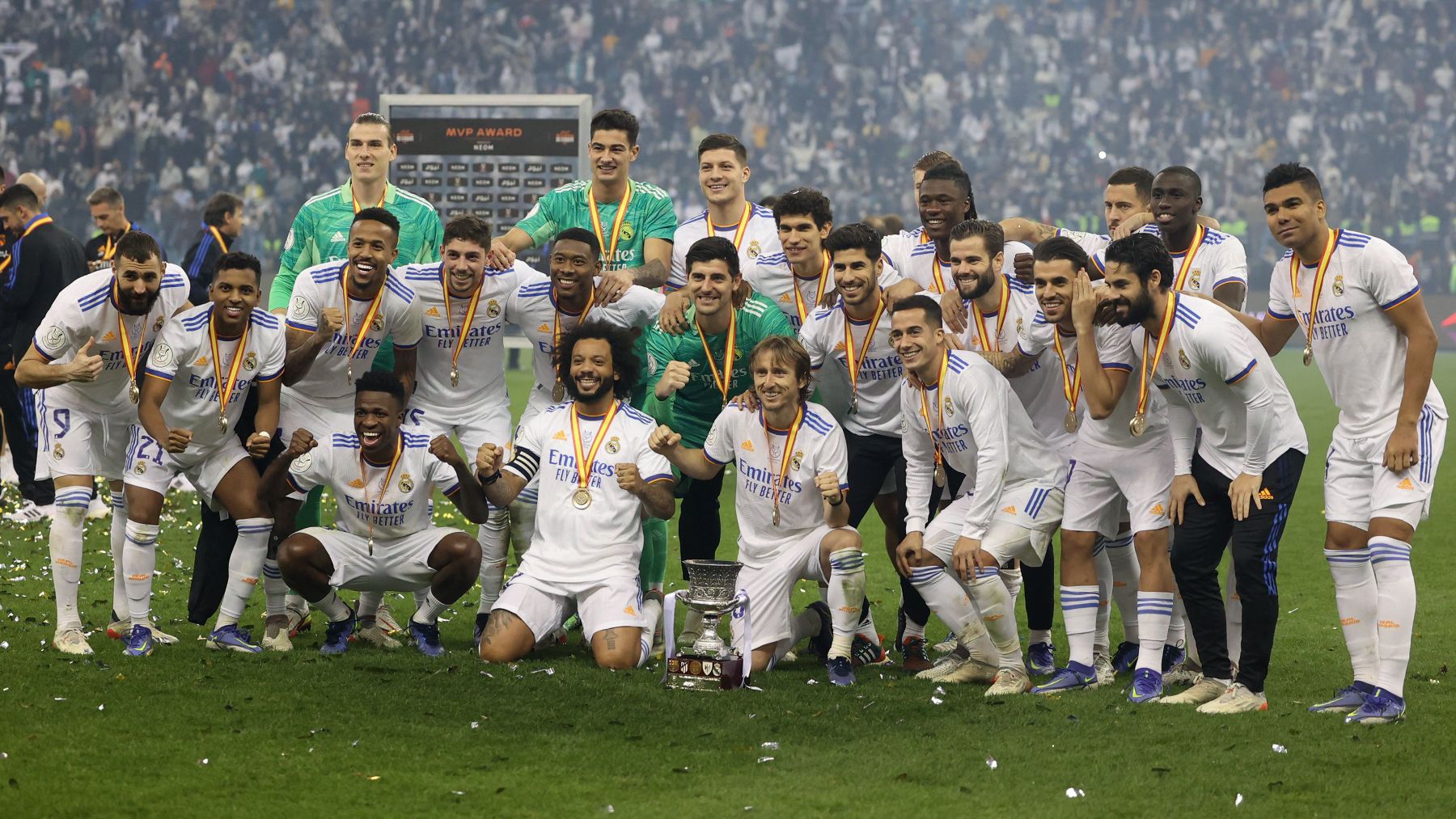 Los jugadores del Real Madrid celebran la Supercopa de España 2022. (AFP)