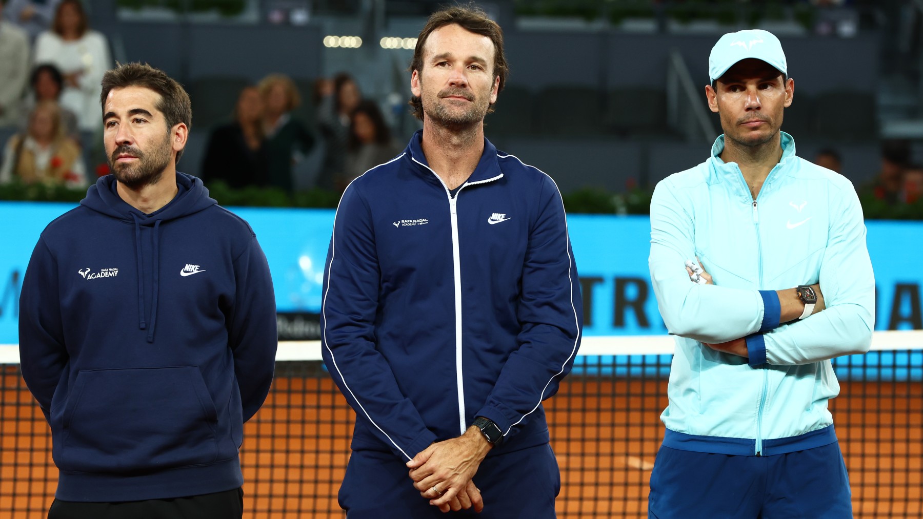Rafa Nadal, junto a dos de sus entrenadores, Marc López y Carlos Moyá. (Getty)