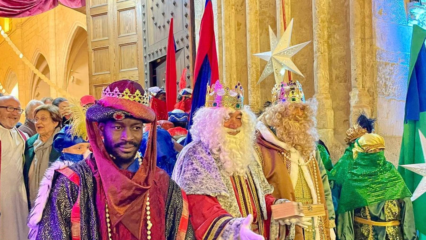 Los Reyes Magos Baltasar, Melchor y Gaspar junto a la iglesia de Sineu. (Imagen de vídeo)
