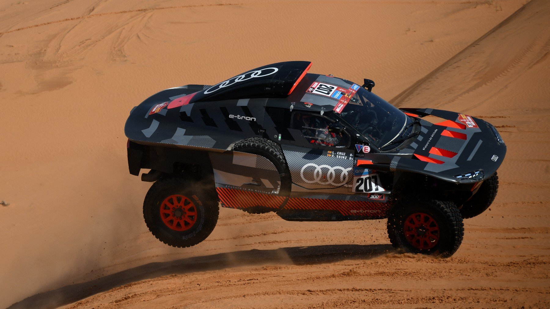 Carlos Sainz, durante una etapa en el rally Dakar. (AFP)