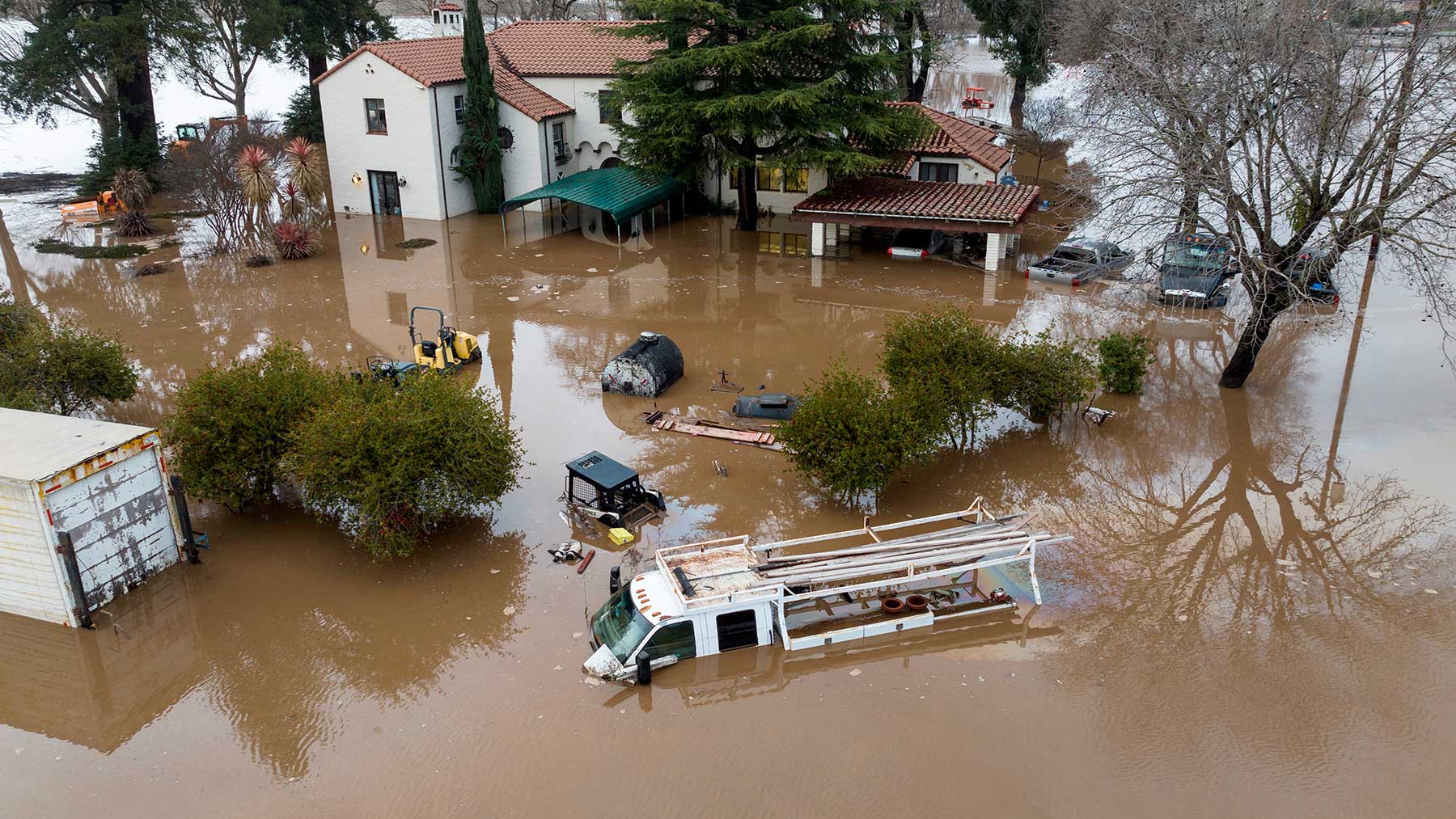 Las inundaciones han provocado 14 muertos en los últimos días (Foto: AFP).