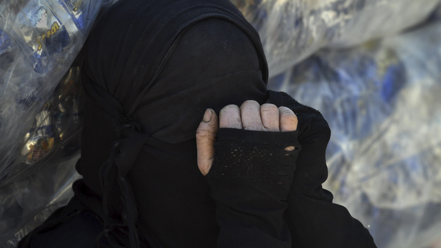 Una mujer en el campamento de familiares de milicianos de Estado Islámico en Al Hol, en Siria (Foto: EP)