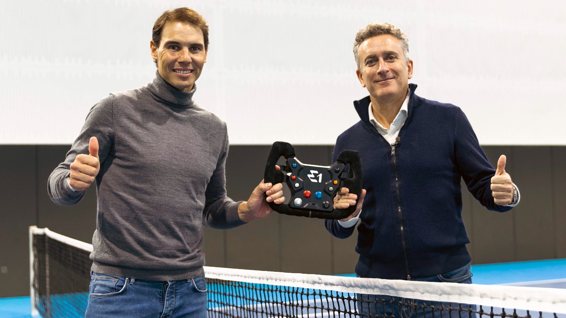 Rafa Nadal y Alejandro Agag, cofundador y presidente de E1, juntos en la pista de la Rafa Nadal Academy.