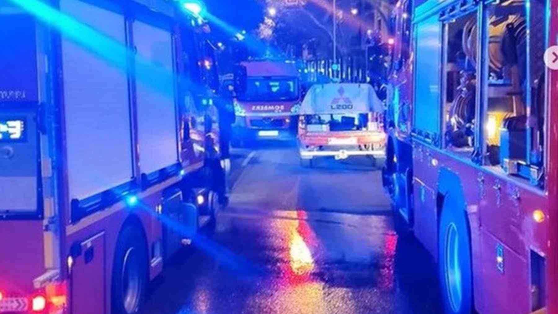 Camiones de Bomberos actuando por el incendio en un piso en la calle Alfons el Magnànim. – ACIE BOMBERS DE PALMA