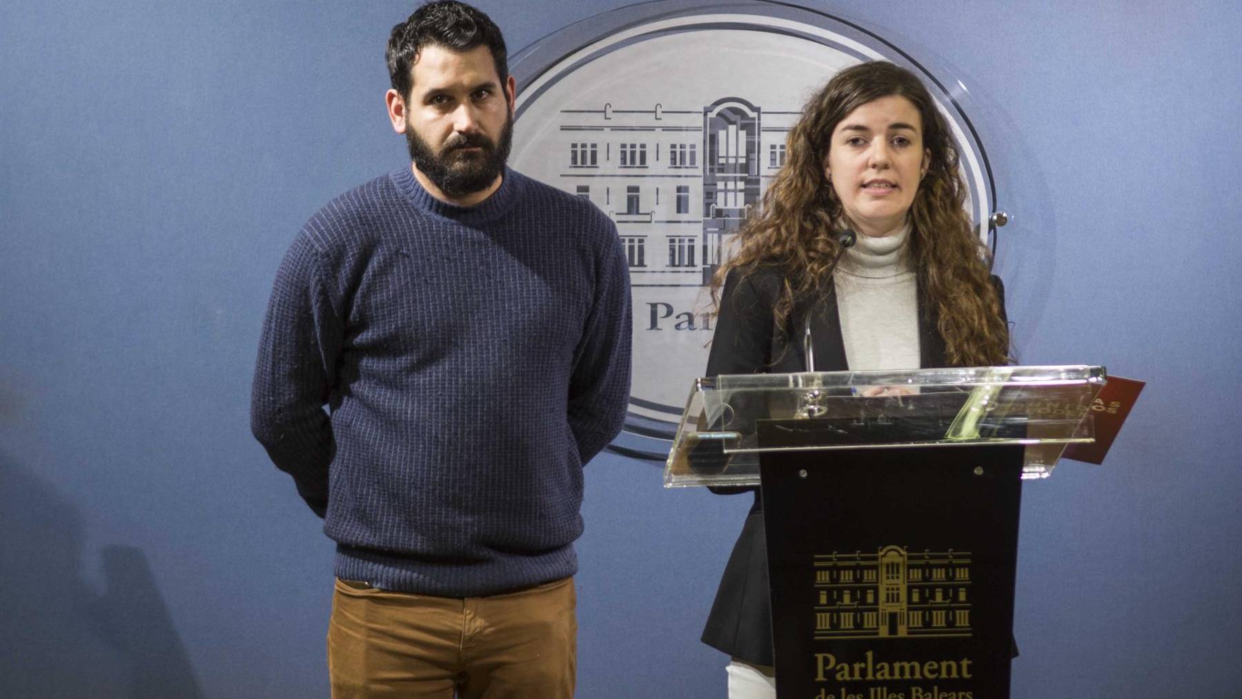 El coordinador de EUIB, Juanjo Martínez, y la portavoz adjunta de Unidas Podemos en el Parlament, Esperança Sans.