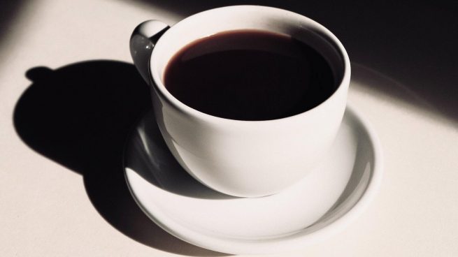 La prueba de la taza de café que puede arruinarte una entrevista