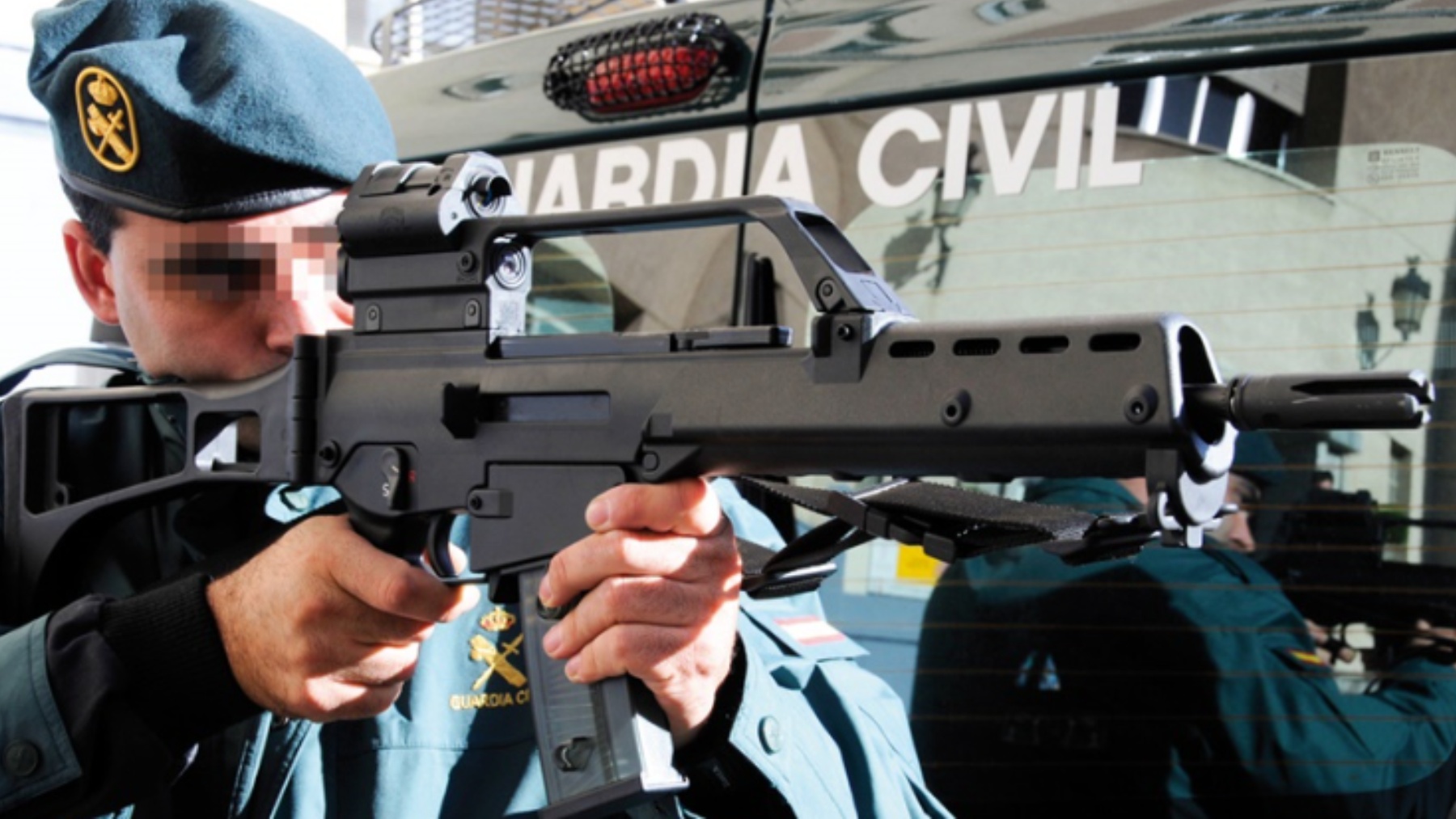 Un guardia civil con un fusil G36.
