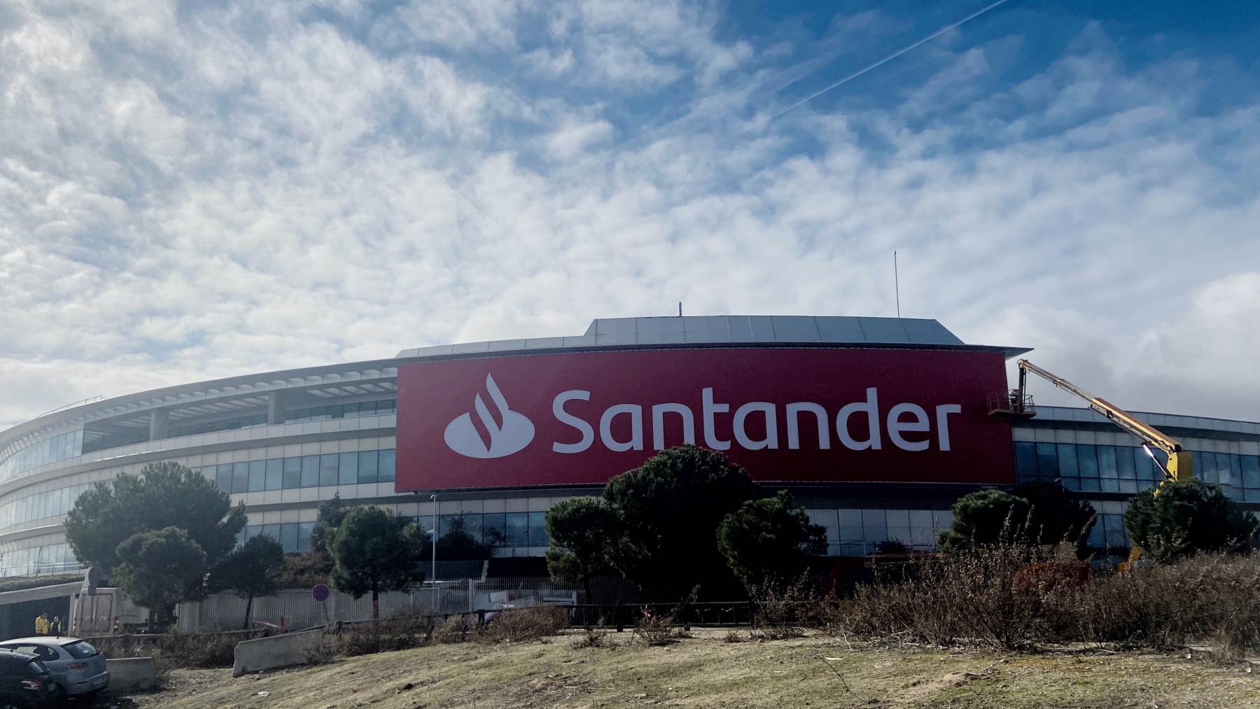 Uno de los edificios de la Ciudad Financiera de Santander, en Boadilla (Madrid). EP