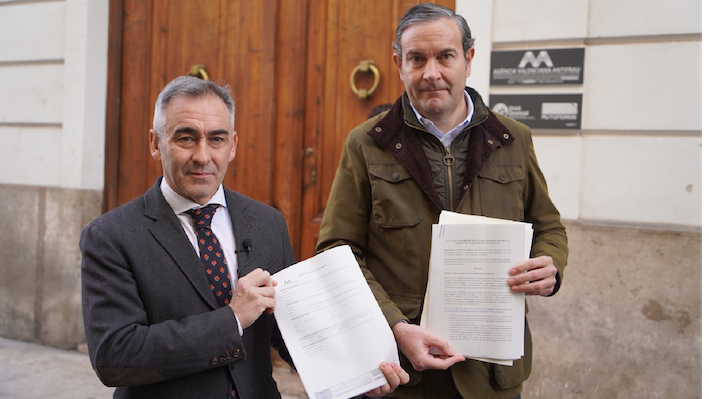 Miguel Barrachina y Fernando Pastor, con la denuncia, a las puertas de Antifraude.