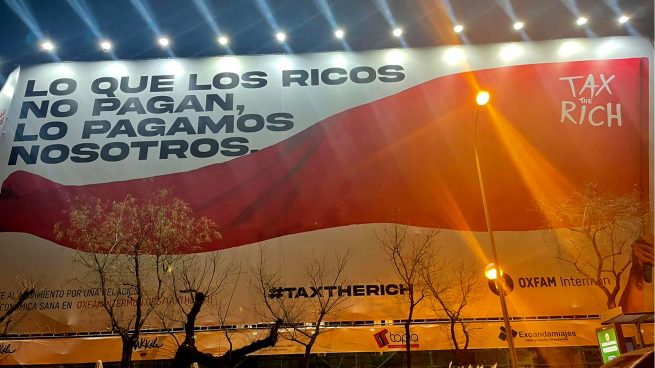 Intermón cuelga un cartel en Madrid pidiendo impuestos a los ricos