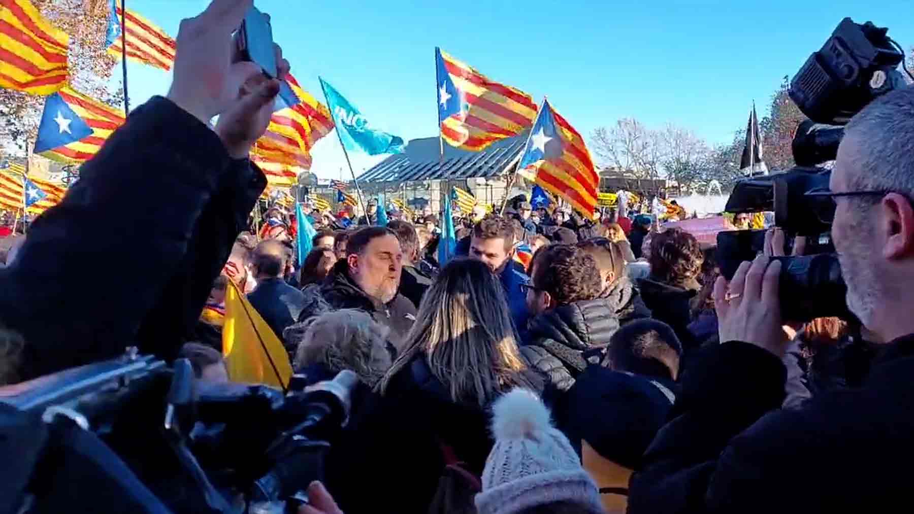 Abucheos a Oriol Junqueras en la manifestación de Barcelona.