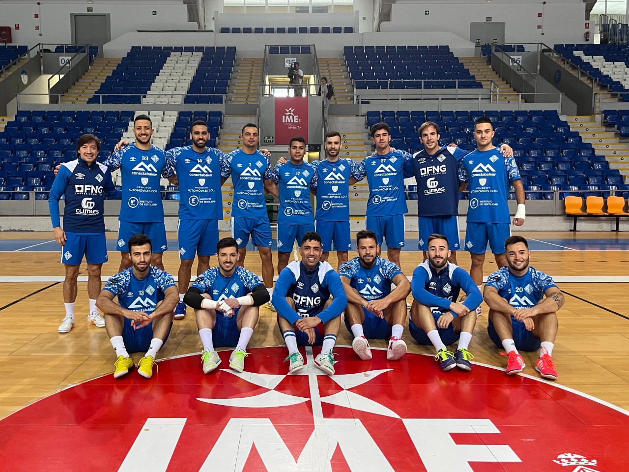 La plantilla del Mallorca Palma Futsal posa en Son Moix
