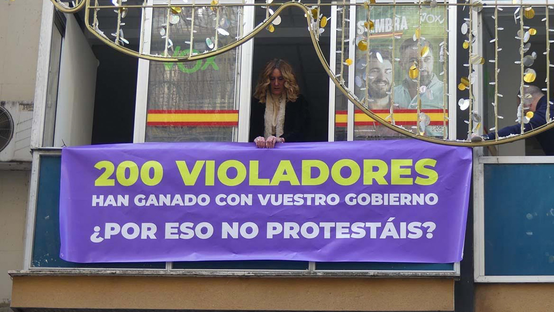 Pancarta colgada de una sede de Vox en Castilla y León.