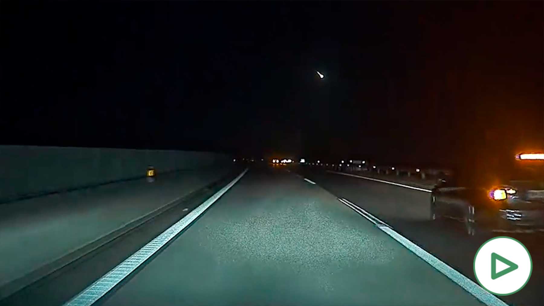 Un Espectacular Meteorito Cruza El Cielo De Andaluc A Iluminando De