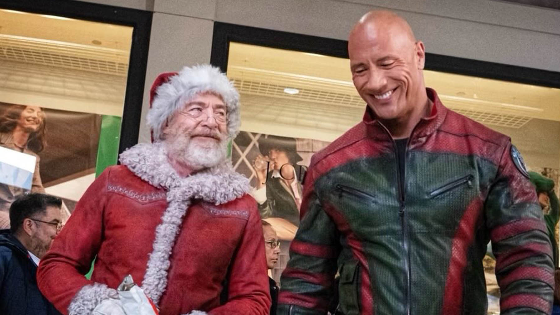 Red One J.K Simmons y Dwayne Johnson (Amazon Studios)