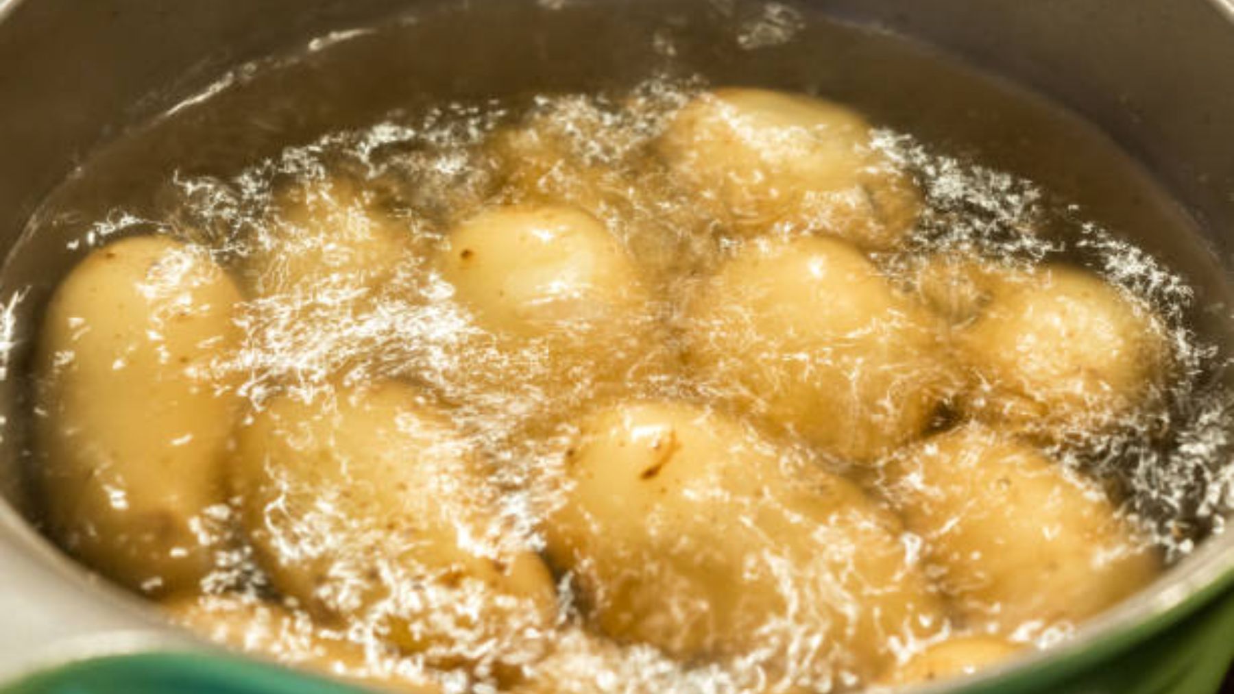 Usar vinagre en las patatas puede dar resultados increíbles