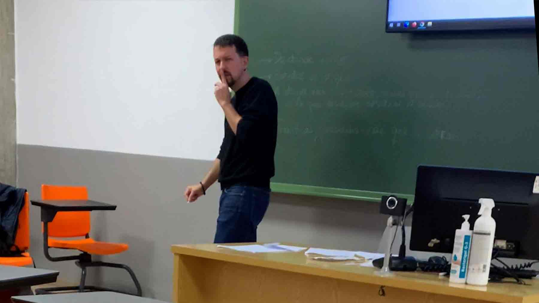 Pablo Iglesias dando clase en la universidad Complutense.