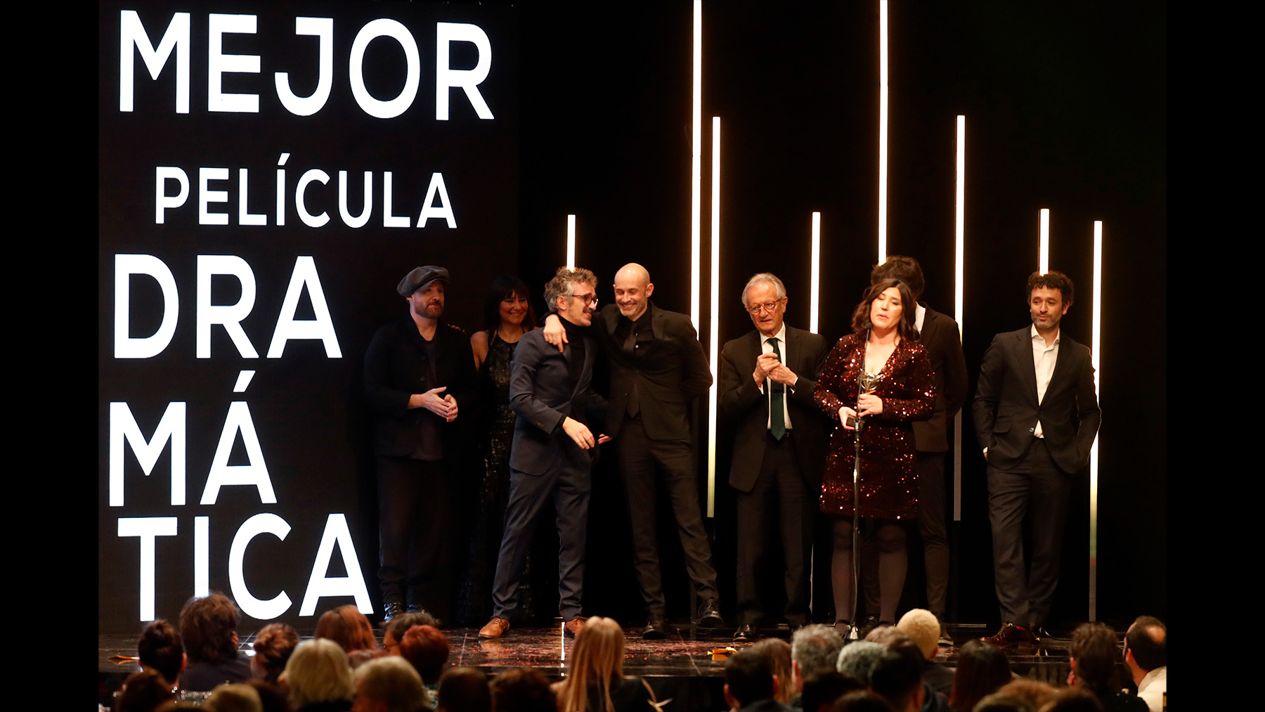 Rodrigo Sorogoyen y otros responsables de ‘As Bestas’ en la entrega de premios (Foto: EFE).