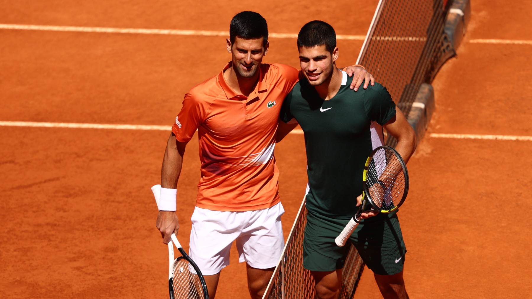 Novak Djokovic y Carlos Alcaraz, en el Mutua Madrid Open. (Getty)
