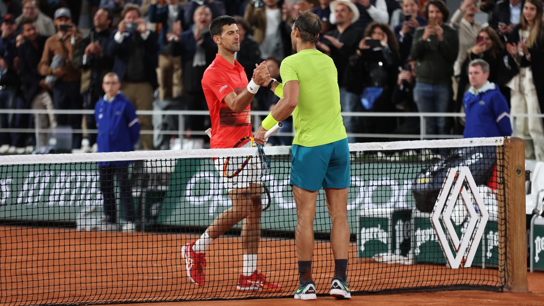 Novak Djokovic y Rafa Nadal, tras su último duelo. (Getty)