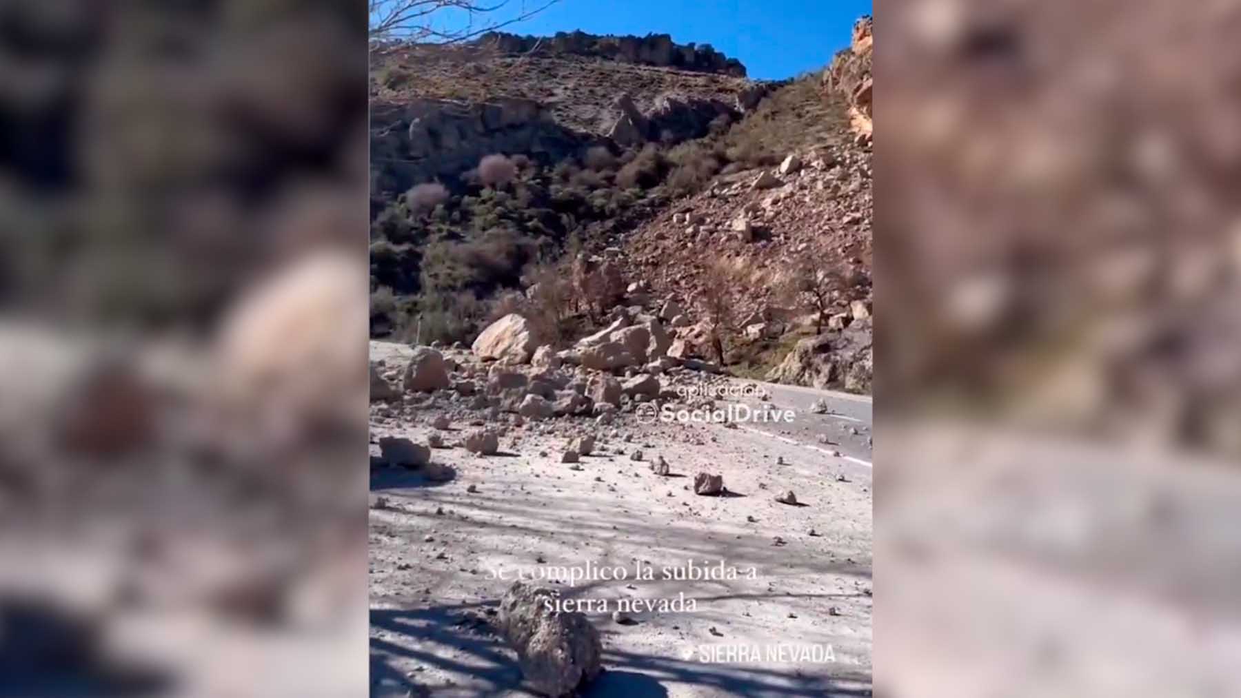 Cinco heridos y un hotel desalojado por el desprendimiento de una ladera en Sierra Nevada.