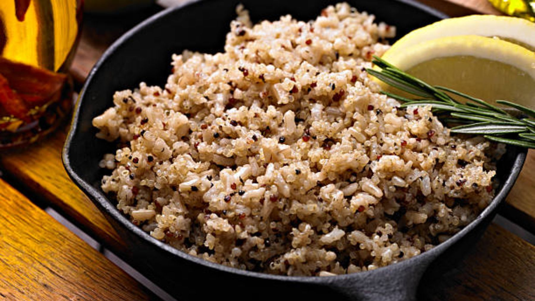 ¿Es mejor tomar arroz integral o quinoa?
