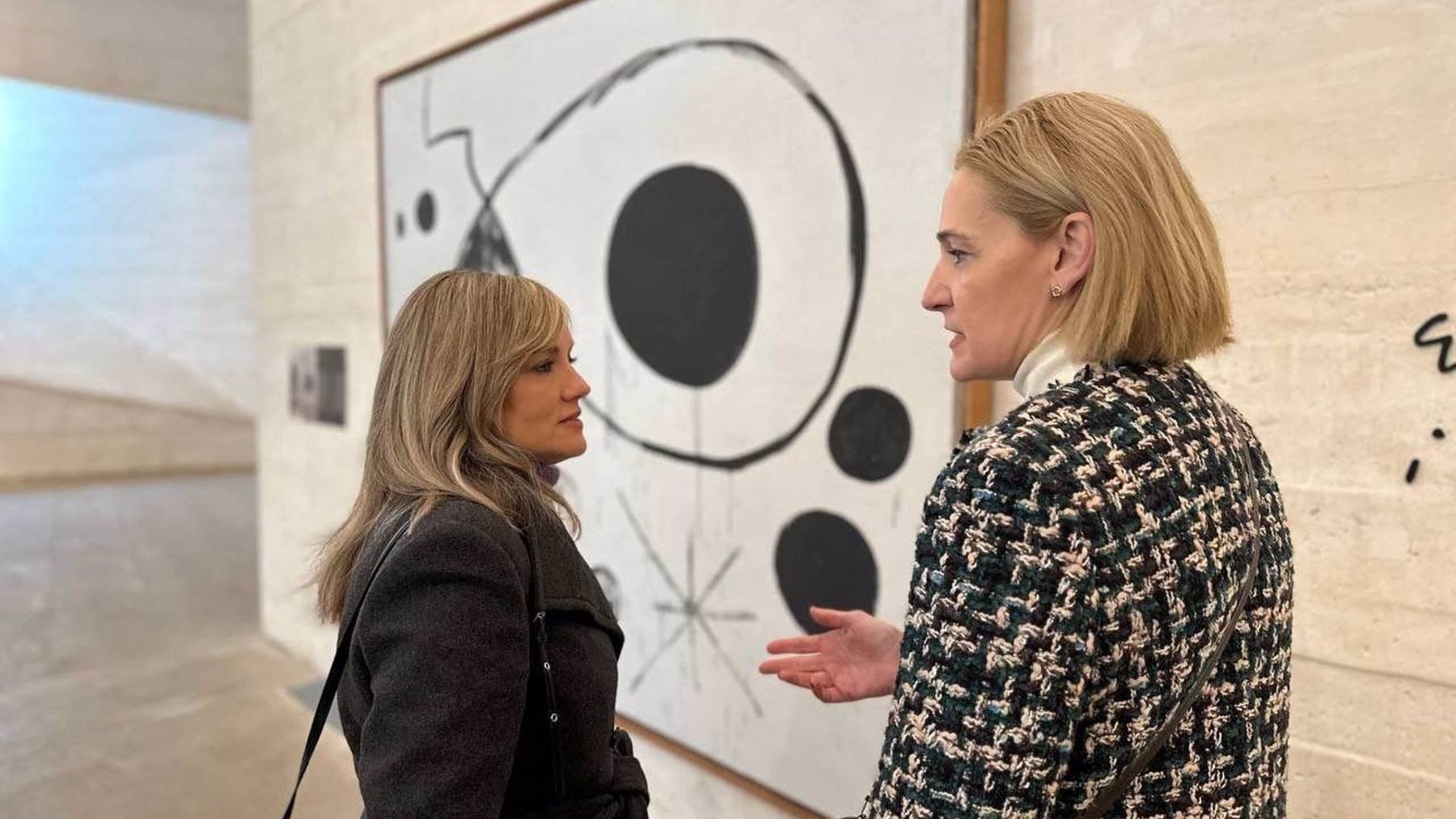 Patricia Guasp y Eva Pomar en la Fundación Pilar y Joan Miró.