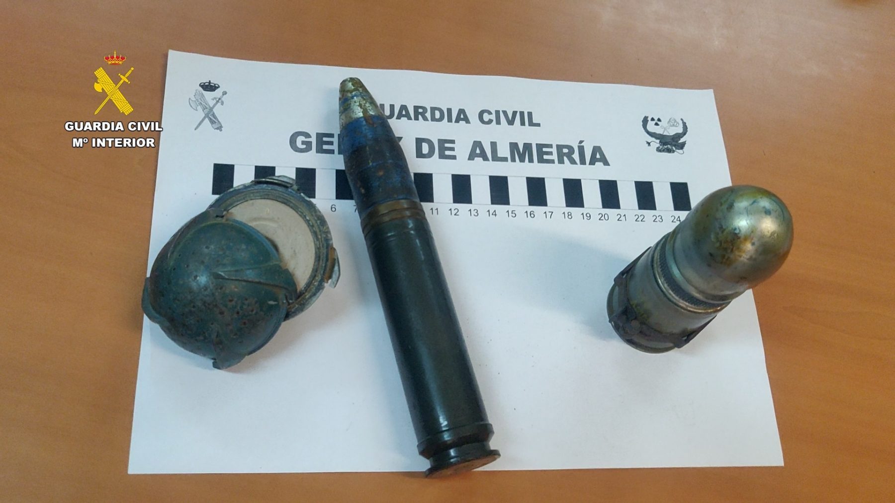 Explosivos, munición y armas hallados en un domicilio de Fondón (Almería).
