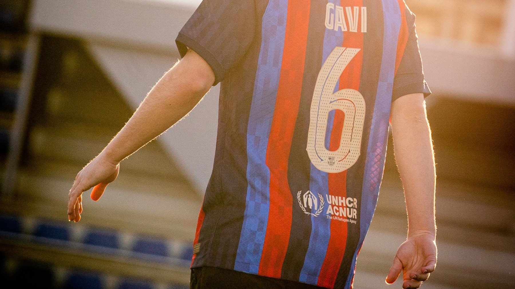 Gavi posa con su nuevo dorsal (FC Barcelona)