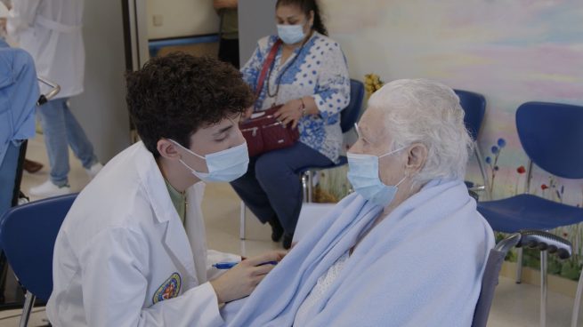 Estudiantes UAX analizan los efectos fisiológicos de la musicoterapia en pacientes geriátricos