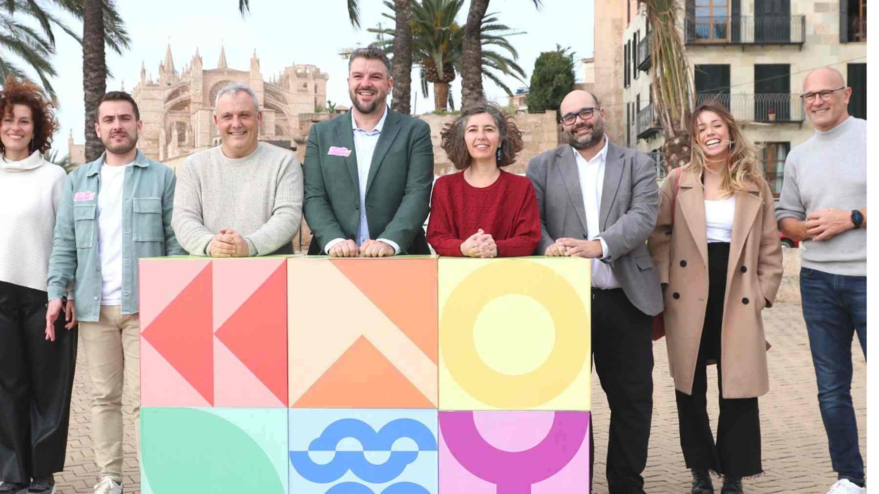 El coordinador de Més, Lluis Apesteguia, con distintos políticos independentistas  de Cataluña y Comunidad Valenciana.
