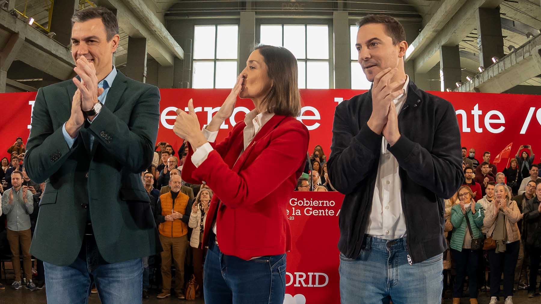 Pedro Sánchez, Reyes Maroto y Juan Lobato.