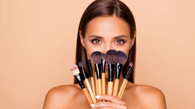 10 trucos de maquillaje antiedad para mujeres de más de 50 años