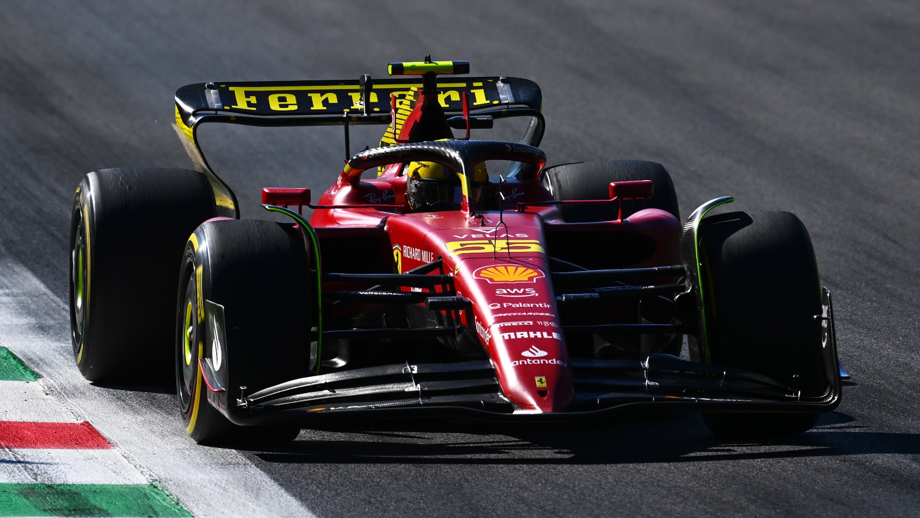 Carlos Sainz al volante de su Ferrari. (Getty)