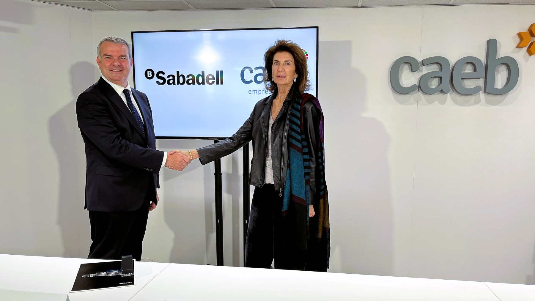 Carmen Planas y Fernando Canós han renovado el acuerdo de colaboración entre ambas entidades.