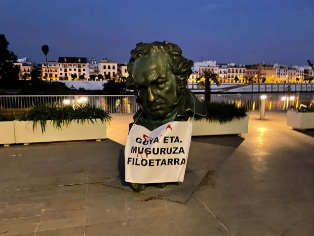 Cartel de protesta contra el proetarra Muguruza.