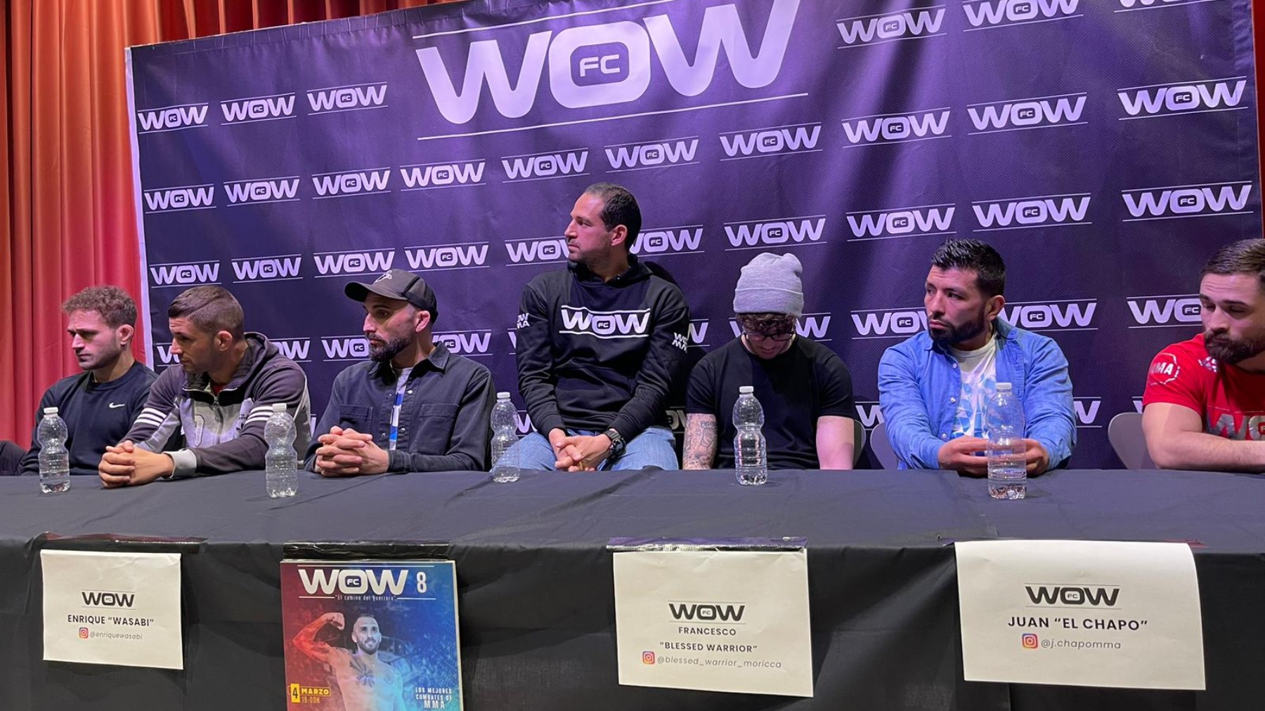 Luchadores para el evento WOW 8
