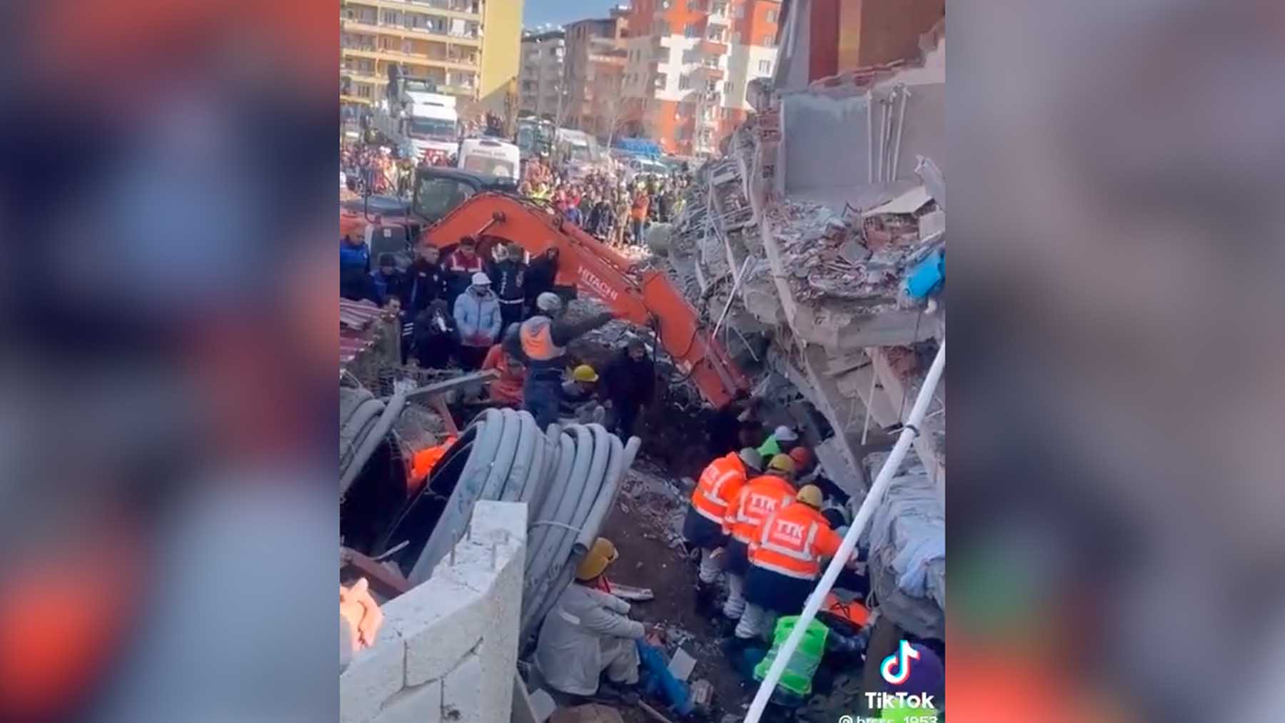 Rescate de supervivientes en el terremoto de Turquía.