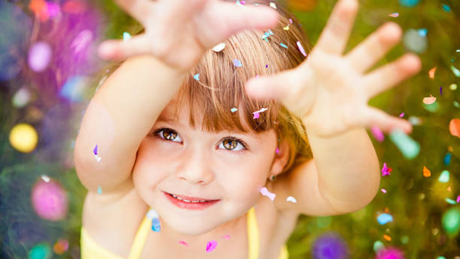 Un método sencillo para hacer confeti y que los niños se diviertan