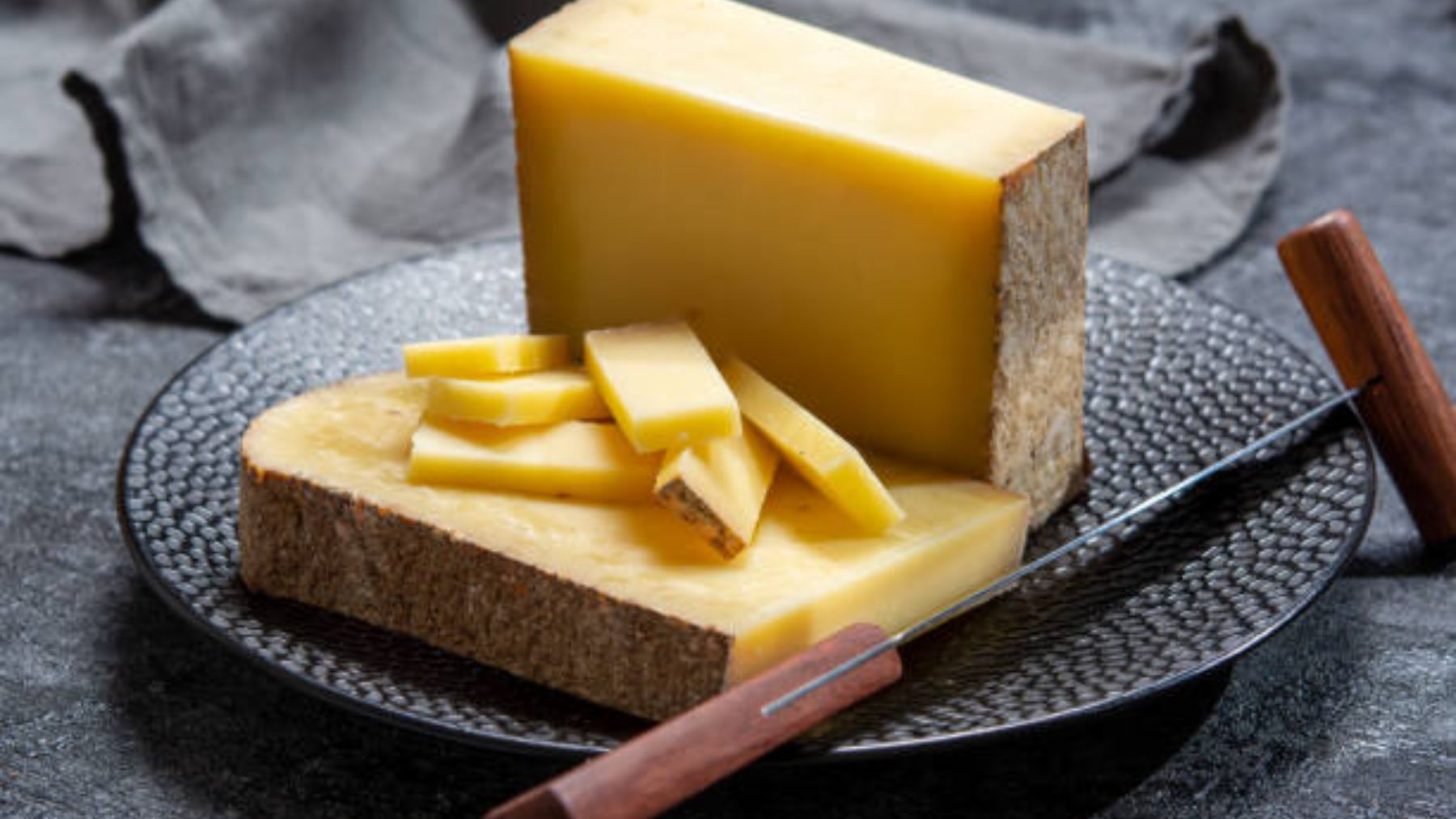 Descubre los quesos de los que es perjudicial comer la corteza
