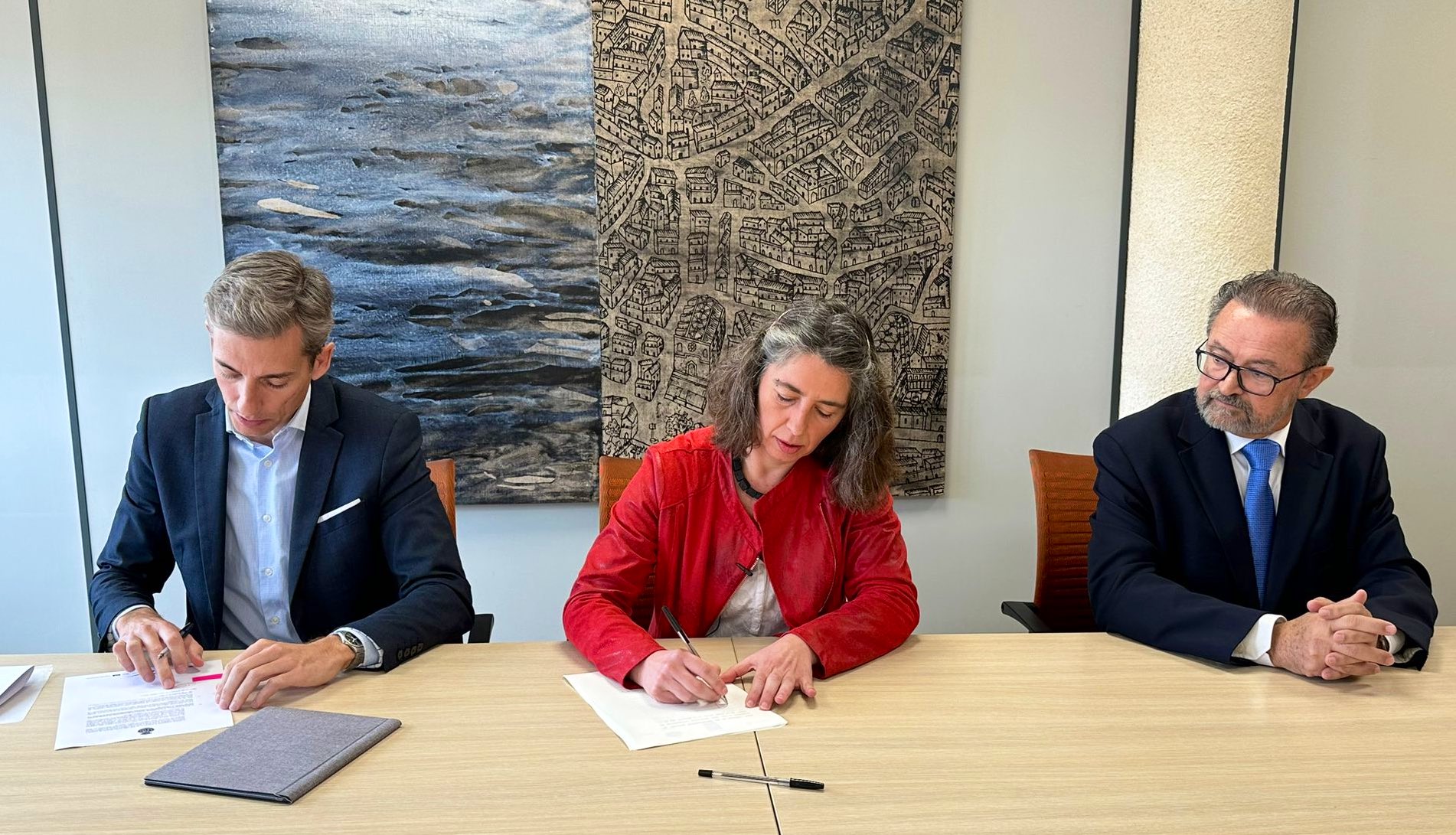 Alfonso Díaz, Neus Truyol y Joan Aguiló, en la firma de hoy