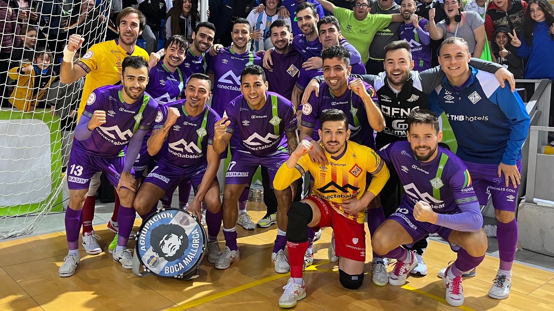 Los jugadores celebran la clasificación