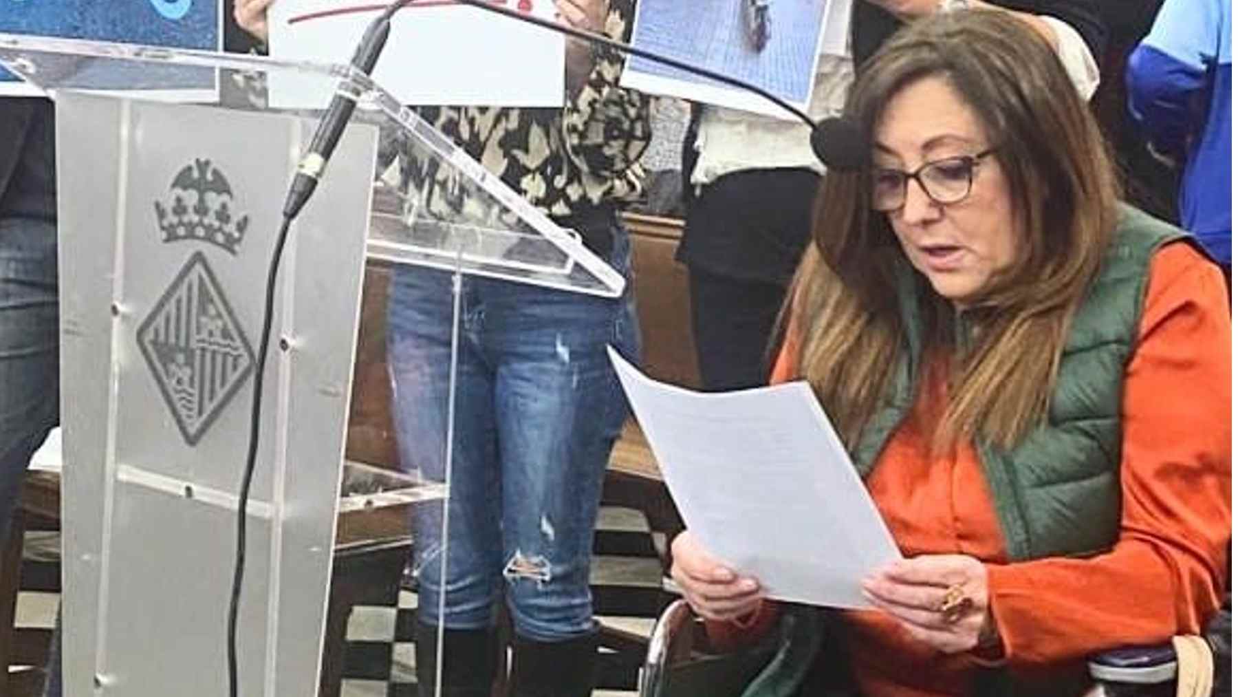 María Fuster, durante su intervención en el pleno celebrado hoy por el Ayuntamiento de Palma.