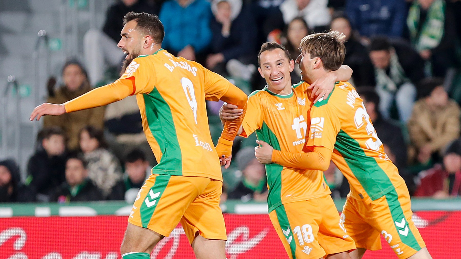 El Betis celebra la remontada. (EFE)