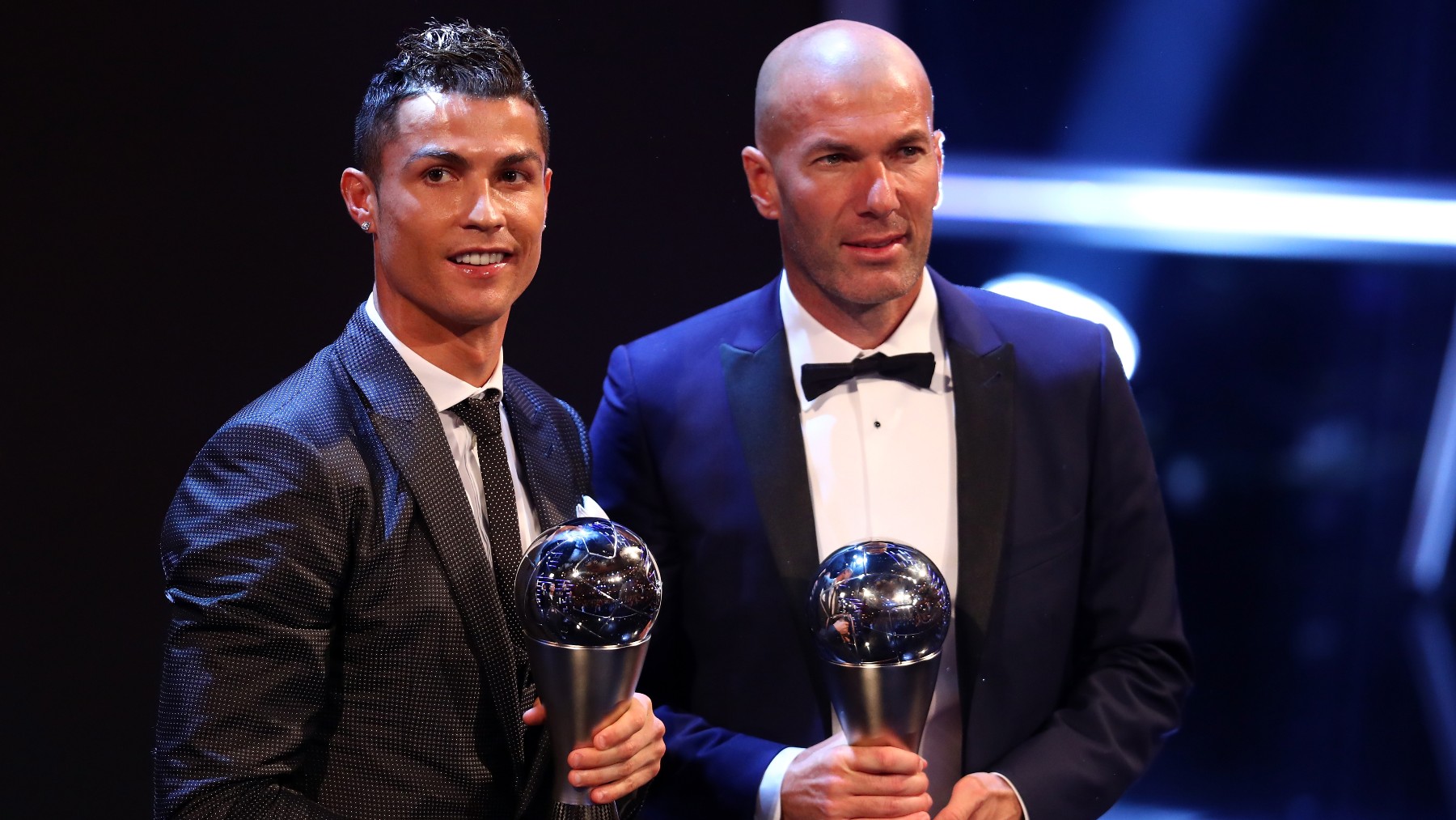 Cristiano Ronaldo y Zinedine Zidane en los The Best en 2017. (Getty)