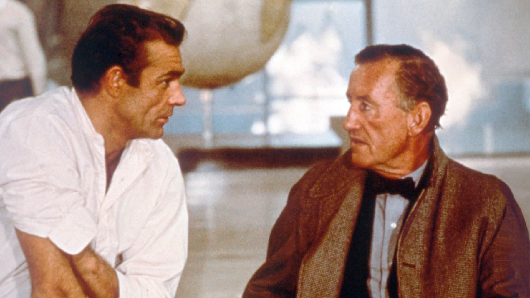Ian Fleming charla con Sean Connery en el rodaje de ‘Doctor No’ (MGM)