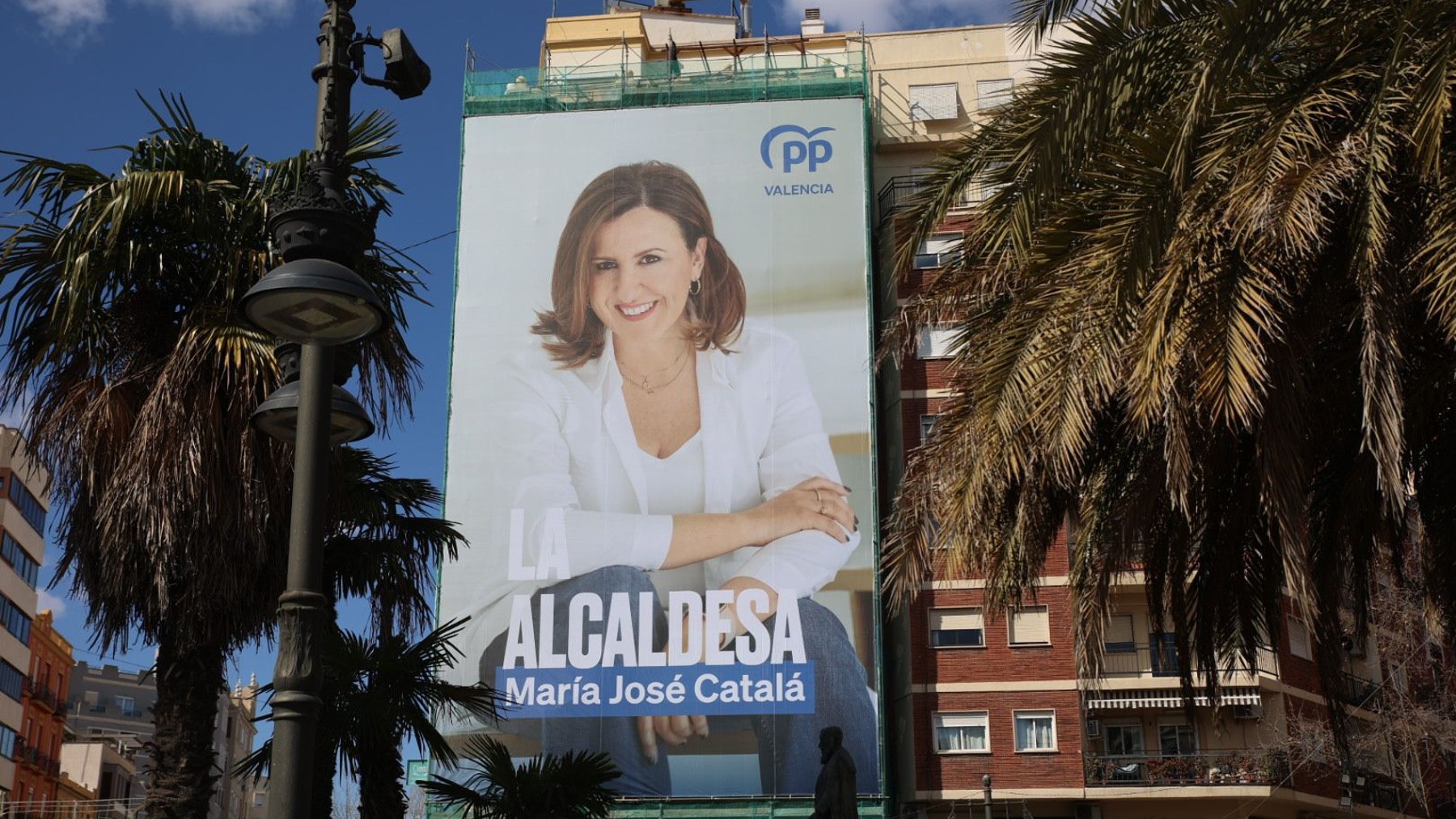Cartel gigante de María José Catalá en Valencia.