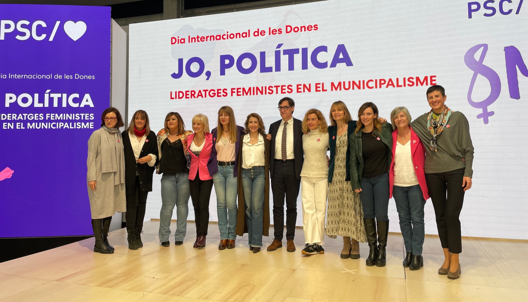 Raquel Sánchez, Salvador Illa y Meritxell Batet, con otras candidatas a la alcaldía y alcaldesas de municipios catalanes.