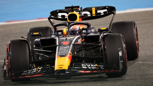 Verstappen se lleva la pole en Bahrein con Sainz cuarto y Alonso quinto
