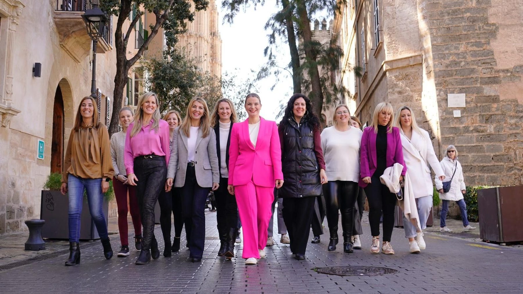 La presidenta del PP en Baleares, Marga Prohens junto a otras mujeres del partido.